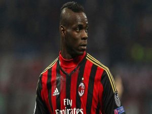 Cầu thủ Balotelli với tính cách thích nổi loạn